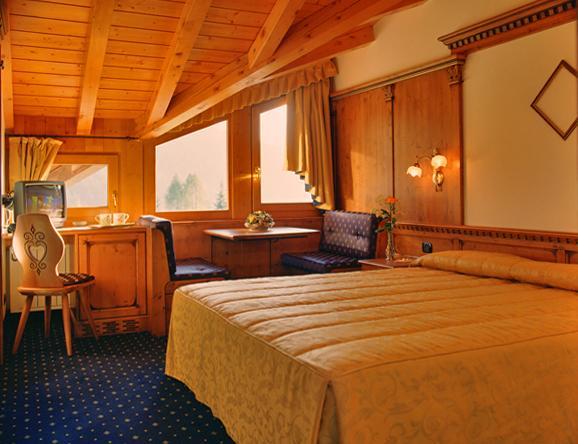 Albergo Garni Maso Mistrin Madonna di Campiglio Exterior foto